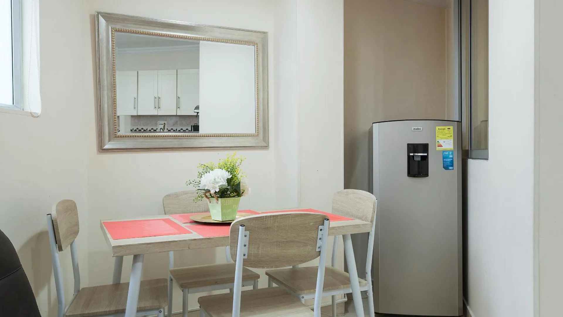 Apartamentos Laureles De La 70 메딜린 아파트