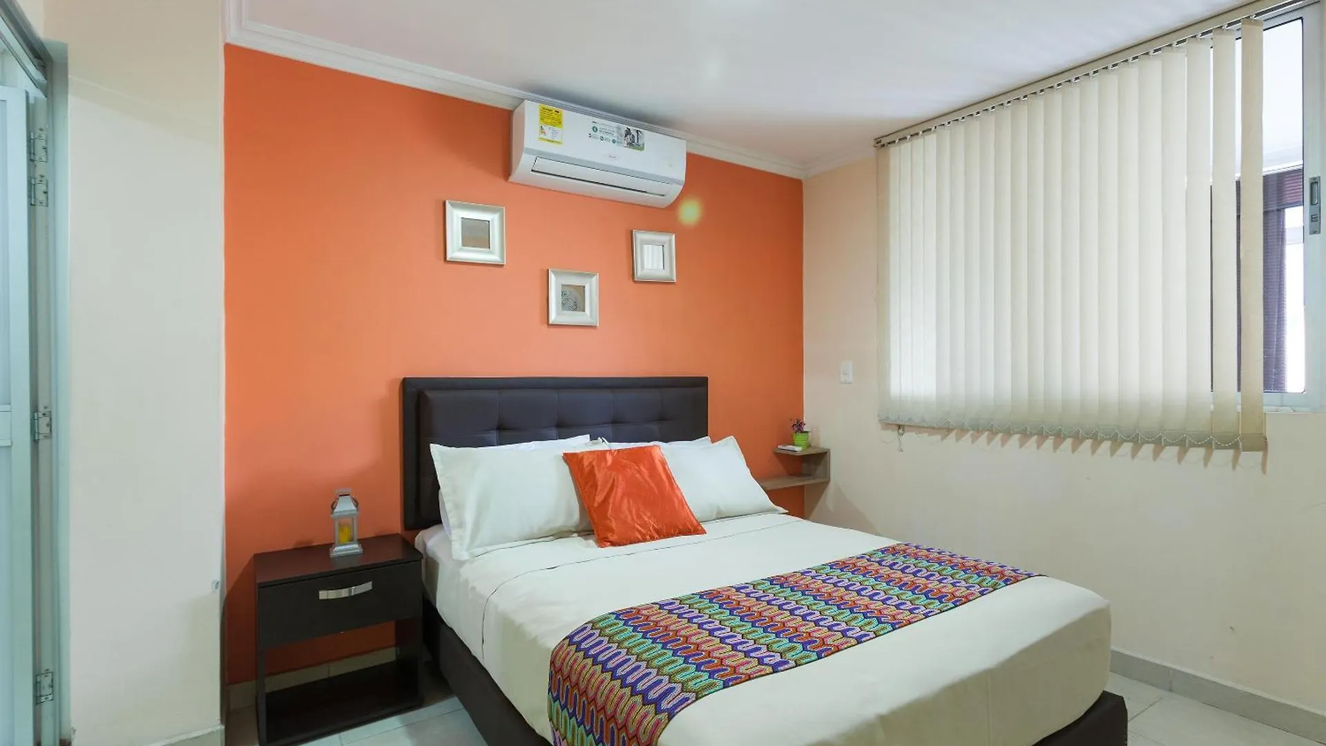 Apartamentos Laureles De La 70 메딜린