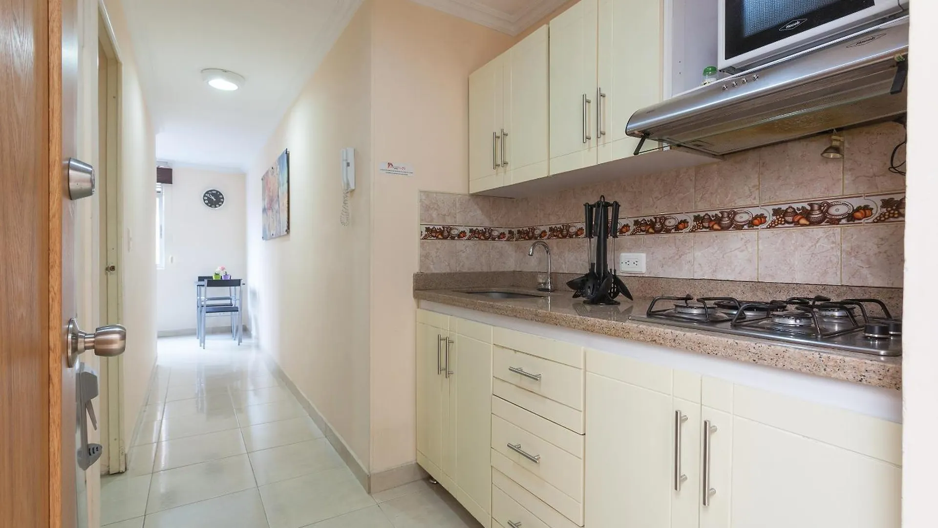 Apartamentos Laureles De La 70 메딜린