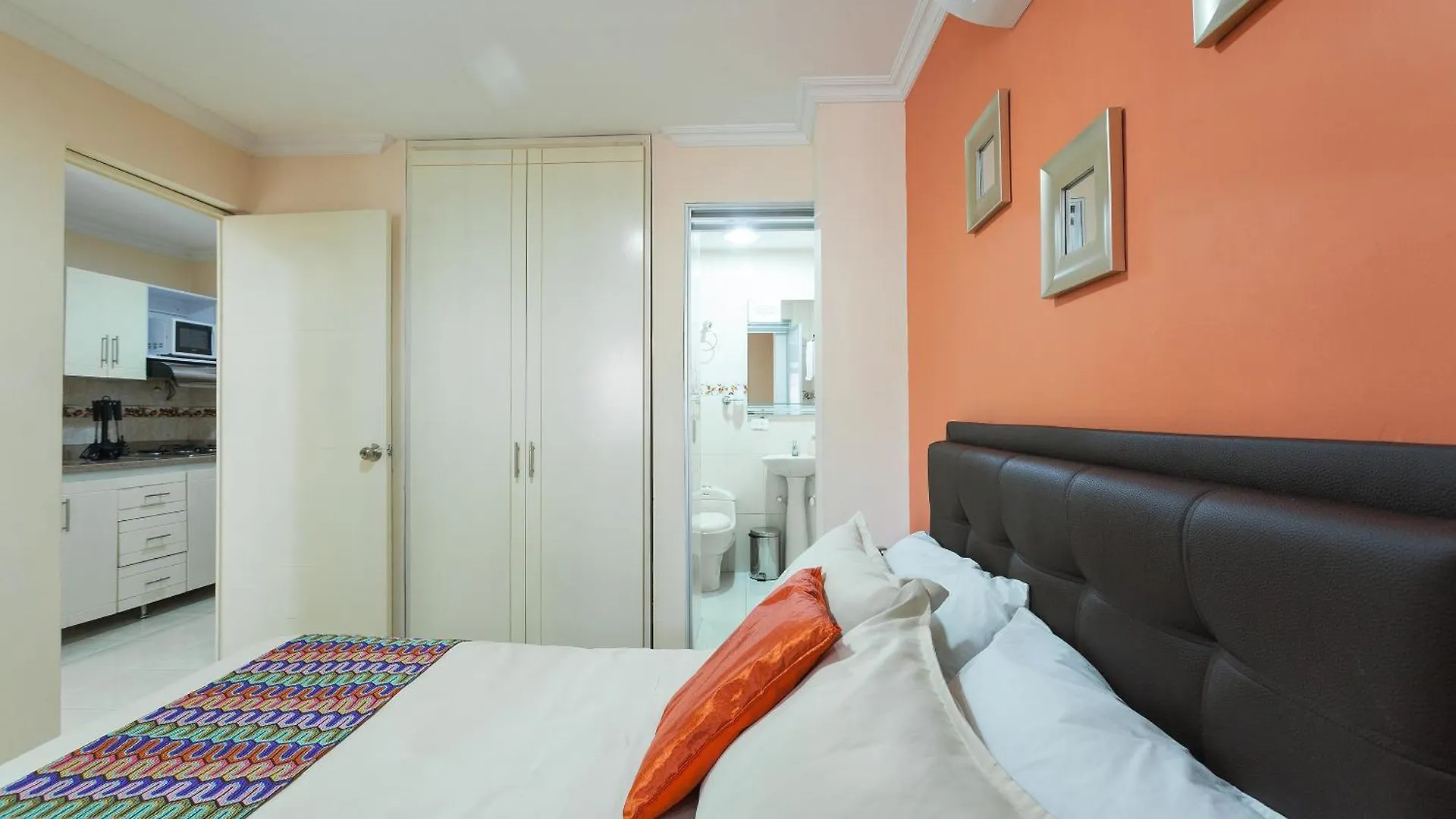 Apartamentos Laureles De La 70 메딜린 아파트