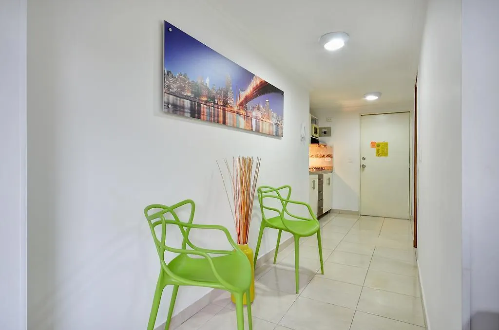 Apartamentos Laureles De La 70 메딜린